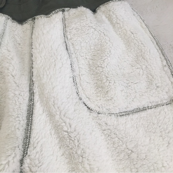 Camo Faux fur lined Joggers size XL - Picture 6 of 8